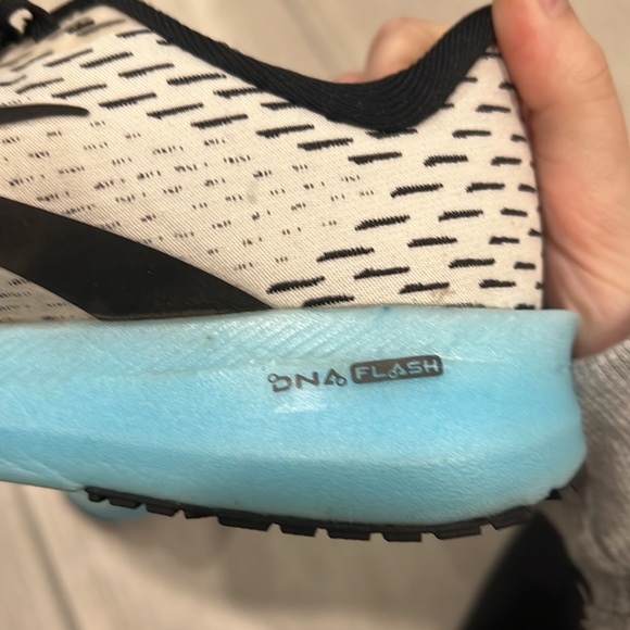⚡️⚡️Womens Brooks - Picture 7 of 7